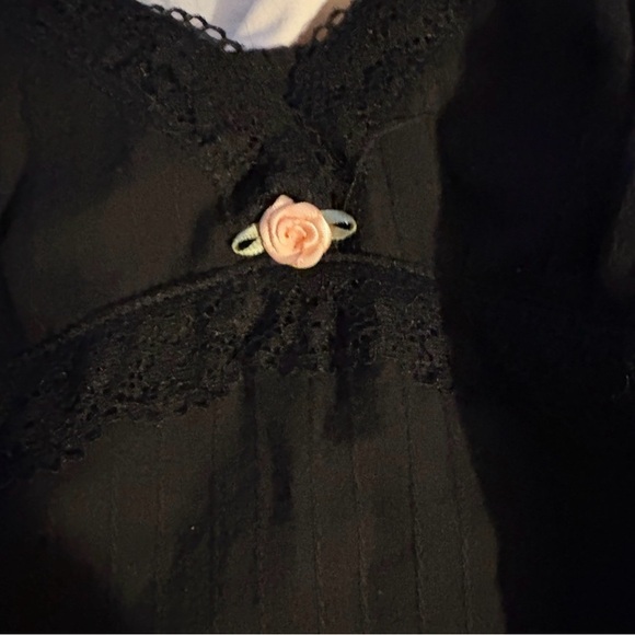 2/25$🍓⭐️ Ardene Black Lace Trim Cami Top - Picture 2 of 2